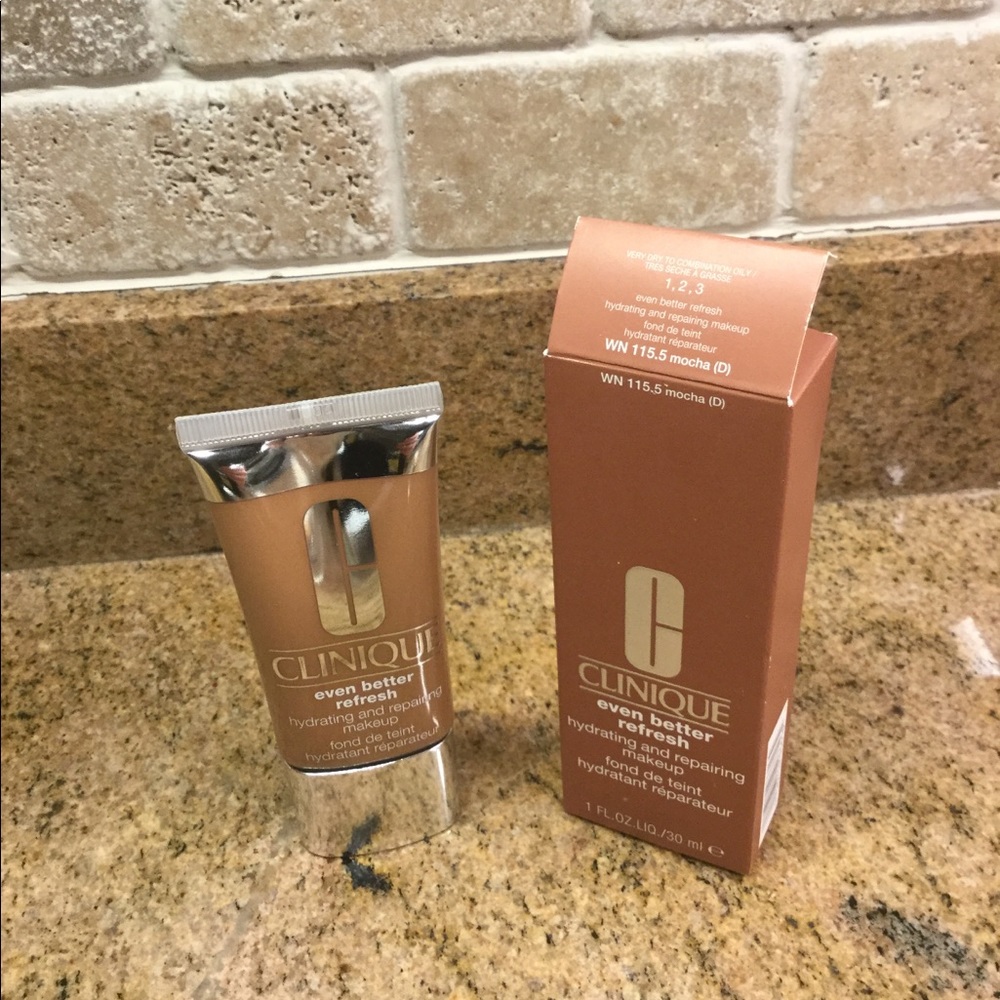 New CLINIQUE Foundation SPF 15 - WN 115.5 Mocha.